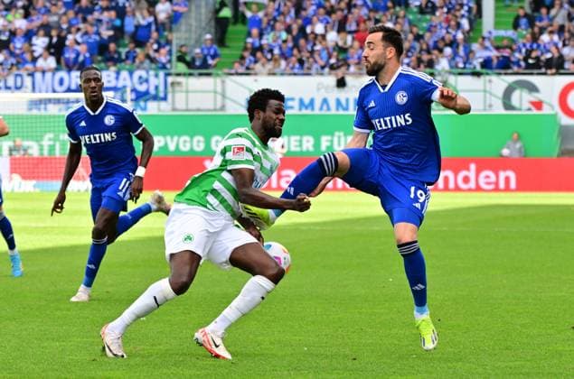 19 05 2024 Soccer Season 2023 2024 2 Soccer Bundesliga 34 Matchday SpVgg Greuther Fürth Kleeblatt FC Schalke 04 Sportfoto Zink MeZi xmexzix DFL regulations prohibit any use of photographs as image sequences and or quasi video only for editorial use Gideon Jung 23, SpVgg Greuther Fürth Kenan Karaman 19, FC Schalke 04 S04, rechts