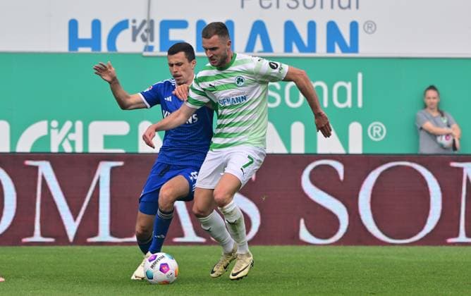 19 05 2024 Soccer Season 2023 2024 2 Soccer Bundesliga 34 Matchday SpVgg Greuther Fürth Kleeblatt FC Schalke 04 Sportfoto Zink MeZi xmexzix DFL regulations prohibit any use of photographs as image sequences and or quasi video only for editorial use Dennis Srbeny 7, SpVgg Greuther Fürth vor Ron Schallenberg 6, FC Schalke 04 S04
