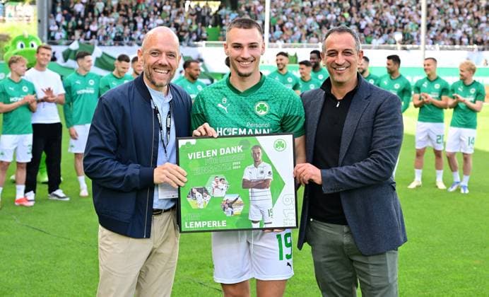19 05 2024 Soccer Season 2023 2024 2 Soccer Bundesliga 34 Matchday SpVgg Greuther Fürth Kleeblatt FC Schalke 04 Sportfoto Zink xwoxzix DFL regulations prohibit any use of photographs as image sequences and or quasi video only for editorial use Holger Schwiewagner Managing Director Vice President SpVgg Greuther Fürth Tim Lemperle 19, SpVgg Greuther Fürth Rachid Azzouzi Sports Director Managing Director Sport SpVgg Greuther Fürth Farewell