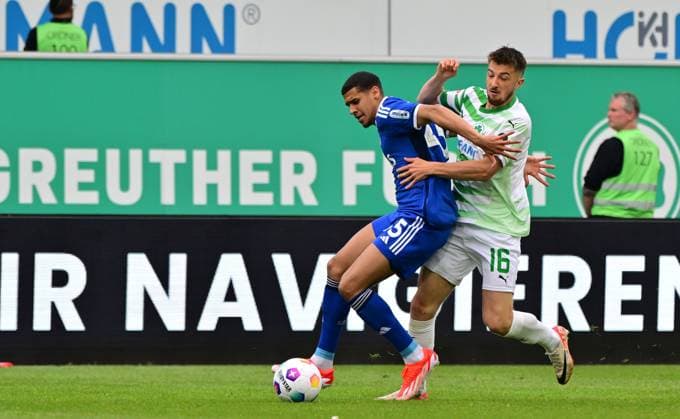 19 05 2024 Soccer Season 2023 2024 2 Soccer Bundesliga 34 Matchday SpVgg Greuther Fürth Kleeblatt FC Schalke 04 Sportfoto Zink MeZi xmexzix DFL regulations prohibit any use of photographs as image sequences and or quasi video only for editorial use Jimmy Adrian Kaparos 45, FC Schalke 04 S04, left Lukas Petkov 16, SpVgg Greuther Fürth
