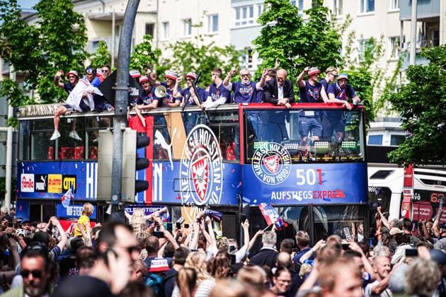 Players Holstein Kiel celebrate promotion with the fans GER, Promotion party Holstein Kiel, 20 05 2024 GER, Promotion party Holstein Kiel, 20 05 2024 Kiel Copyright: xEibner-Pressefoto MarcelxvonxFehrnx EP_MFN