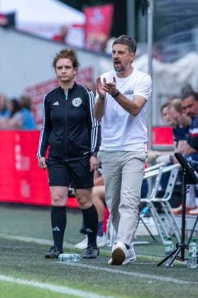 GOOGLE PIXEL Frauen Bundesliga 1 FC Köln Eintracht Frankfurt, 20 05 2024 Niko Arnautis Eintracht Frankfurt, Head Coach GOOGLE PIXEL Frauen Bundesliga, 1 FC Köln Eintracht Frankfurt, 22 Spieltag, am 20 05 2024, Franz Kremer Stadion, Köln DFL regulations prohibit any use of photographs as image sequences and or quasi video Copyright: xBEAUTIFULxSPORTS Meuselx