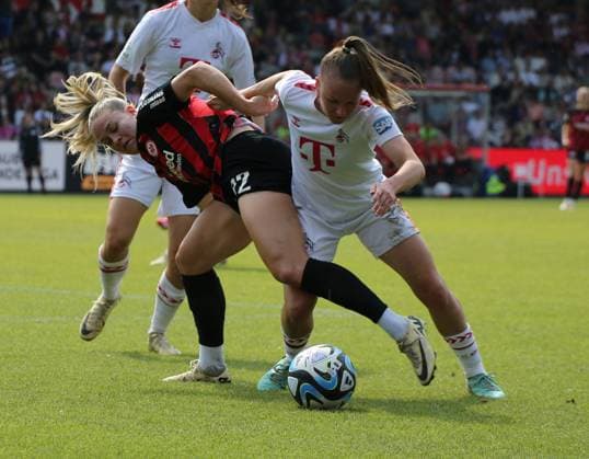 20 05 2024, xgrfx, Fussball 1 Bundesliga Damen, 1 FC Köln Frauen Eintracht Frankfurt emspor, v l Nadine Riesen Eintracht Frankfurt DFL DFB REGULATIONS PROHIBIT ANY USE OF PHOTOGRAPHS as IMAGE SEQUENCES and or QUASI VIDEO Köln