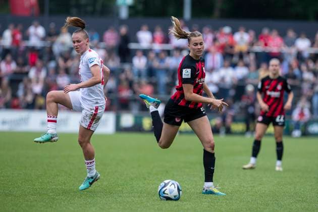 GOOGLE PIXEL Frauen Bundesliga 1 FC Köln Eintracht Frankfurt, 20 05 2024 Laura Donhauser 1 FC Köln, 25 , Laura Freigang Eintracht Frankfurt, 10 GOOGLE PIXEL Frauen Bundesliga, 1 FC Köln Eintracht Frankfurt, 22 Spieltag, am 20 05 2024, Franz Kremer Stadion, Köln DFL regulations prohibit any use of photographs as image sequences and or quasi video Copyright: xBEAUTIFULxSPORTS Meuselx