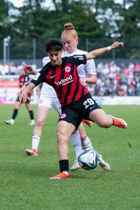GOOGLE PIXEL Frauen Bundesliga 1 FC Köln Eintracht Frankfurt, 20 05 2024 Dilara Acikgöz Eintracht Frankfurt, 29 , Laura Vogt 1 FC Köln, 8 GOOGLE PIXEL Frauen Bundesliga, 1 FC Köln Eintracht Frankfurt, 22 Spieltag, am 20 05 2024, Franz Kremer Stadion, Köln DFL regulations prohibit any use of photographs as image sequences and or quasi video Copyright: xBEAUTIFULxSPORTS Meuselx