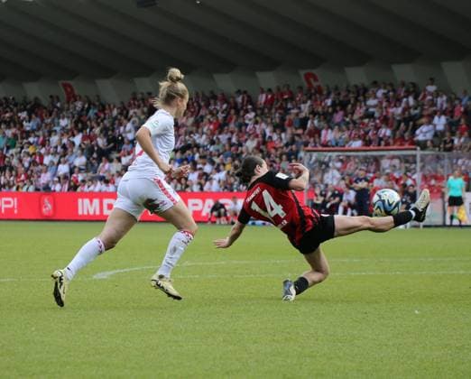20 05 2024, xgrfx, Fussball 1 Bundesliga Damen, 1 FC Köln Frauen Eintracht Frankfurt emspor, v l Geraldine Reuteler Eintracht Frankfurt DFL DFB REGULATIONS PROHIBIT ANY USE OF PHOTOGRAPHS as IMAGE SEQUENCES and or QUASI VIDEO Köln
