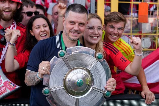 Alexander Straus coach, head coach, FCB celebrates with the fans, while cheering, at the award ceremony after the game with the championship trophy, with the trophy, honoring the German champion, after winning the championship, German champion 2023 24 in the Google Pixel Womens Bundesliga, joy about the victory, winner, winners, winning the German championship, German champions, German champion, rejoice, rejoices, cheers, cheering, cheerful, joy, optimistic, positive, highlight, champion cheer, single image, single photo, action, action, 20 05 2024, Sinsheim Hoffenheim Germany , football, Google Pixel Womens Bundesliga, TSG 1899 Hoffenheim FC Bayern Munich, DFB DFL REGULATIONS PROHIBIT ANY USE OF PHOTOGRAPHS AS IMAGE SEQUENCES AND OR QUASI VIDEO xozx