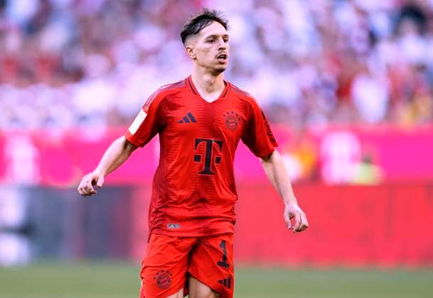 ZARAGOZA Bryan Team FC Bayern Muenchen Bundesliga Season 2023 2024 Bundesliga Match FC Bayern Muenchen Wolfsburg 2 0 on 12 05 2024 in Muenchen DFL REGULATIONS PROHIBIT ANY USE OF PHOTOGRAPHS as IMAGE SEQUENCES and or QUASI VIDEO Copyright: xLacixPerenyix