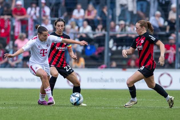 GOOGLE PIXEL Womens Bundesliga 1 FC Köln Eintracht Frankfurt, 20 05 2024 Carlotta Wamser 1 FC Köln, 30 in duel with Sara Doorsoun Eintracht Frankfurt, 23 GOOGLE PIXEL Womens Bundesliga, 1 FC Köln Eintracht Frankfurt, 22 Matchday, on 20 05 2024, Franz Kremer Stadium, Cologne DFL regulations prohibit any use of photographs as image sequences and or quasi video Copyright: xBEAUTIFULxSPORTS Meuselx