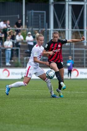 GOOGLE PIXEL Frauen Bundesliga 1 FC Köln Eintracht Frankfurt, 20 05 2024 Laura Freigang Eintracht Frankfurt, 10 in duel with Celina Degen 1 FC Köln, 5 GOOGLE PIXEL Frauen Bundesliga, 1 FC Köln Eintracht Frankfurt, 22 Spieltag, am 20 05 2024, Franz Kremer Stadion, Köln DFL regulations prohibit any use of photographs as image sequences and or quasi video Copyright: xBEAUTIFULxSPORTS Meuselx
