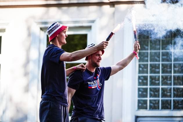 Tom Rothe Holstein Kiel, 18 and Thomas Daehne Holstein Kiel, 21 with pyrotechnics GER, promotion party Holstein Kiel, 20 05 2024 GER, promotion party Holstein Kiel, 20 05 2024 Kiel Copyright: xEibner-Pressefoto MarcelxvonxFehrnx EP_MFN