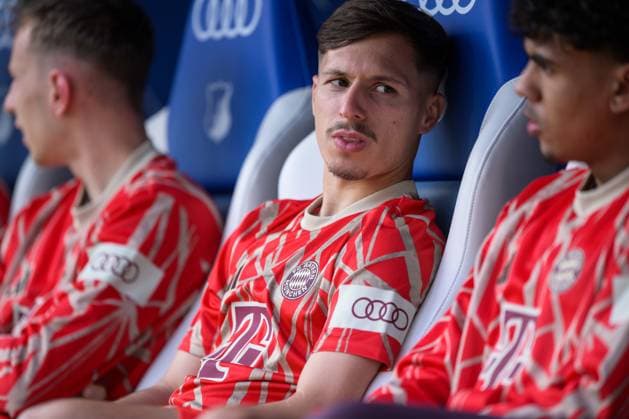 Soccer, 1 Bundesliga, 20240518, TSG 1899 Hoffenheim FC Bayern Munich In the picture Bryan ZARAGOZA FC Bayern Munich, 17 bench players bench Substitute bench Sinsheim PreZero Arena Baden Württemberg Germany Copyright: Passion2Press MarkusxFischerx