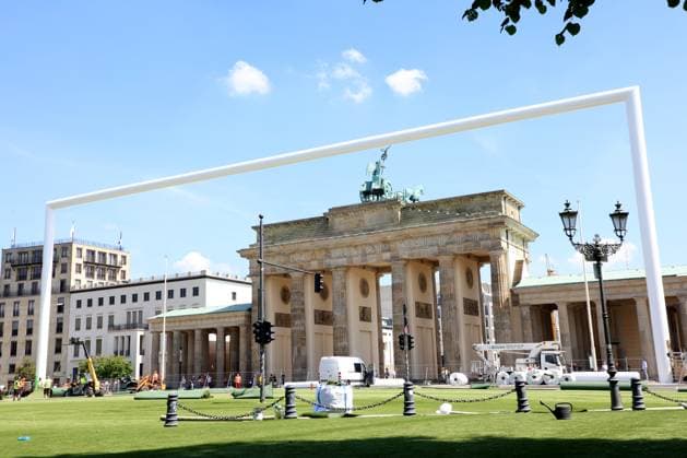 DEU, FIFA, EM 2024, fan mile construction, 21 05 2024, Brandenburger Tor, Berlin, DEU, FIFA, EM 2024, fan mile construction, in the picture visit of the fan mile in front of the Brandenburger Tor Photo Juergen Engler nordphoto GmbH nordphotoxGmbHx xEngler nph00076