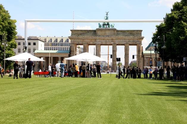 DEU, FIFA, EM 2024, fan mile construction, 21 05 2024, Brandenburger Tor, Berlin, DEU, FIFA, EM 2024, fan mile construction, in the picture visit of the fan mile in front of the Brandenburger Tor Photo Juergen Engler nordphoto GmbH nordphotoxGmbHx xEngler nph00076
