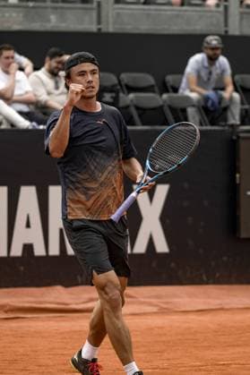 Taro DANIEL (JPN) lors de son match face Ã Luciano DARDERI (ITA) lors du tournoi de l Open Parc Auvergne RhÃ ne-Alpes Ã Lyon le 21 05 2024. TENNIS : Open Parc Auvergne RhÃ ne-Alpes - Lyon - 21 05 2024 SandrineThesillat Panoramic 
