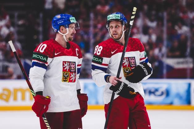 Ice hockey, Eishockey - IIHF WC 2024 PRAGUE,CZECH REPUBLIC,21.MAY.24 - ICE HOCKEY - IIHF Ice Hockey World Championship, WM, Weltmeisterschaft 2024, group stage, Canada vs Czech Republic. Image shows Roman Cervenka and David Pastrnak (CZE).  GEPAxpictures xDanielxGoetzhaber