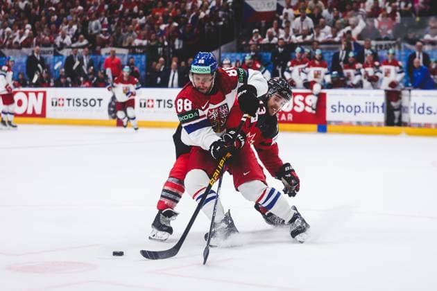Ice hockey, Eishockey - IIHF WC 2024 PRAGUE,CZECH REPUBLIC,21.MAY.24 - ICE HOCKEY - IIHF Ice Hockey World Championship, WM, Weltmeisterschaft 2024, group stage, Canada vs Czech Republic. Image shows David Pastrnak (CZE) and Brandon Tanev (CAN).  GEPAxpictures xDanielxGoetzhaber