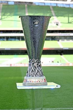 21 05 2024, xjrdrx, Football UEFA Europa League Final 2024, Bayer 04 Leverkusen Press Conference Training emspor, v l Der Pokal Europapokal Euro League Symbolbild Trophäe DFL DFB REGULATIONS PROHIBIT ANY USE OF PHOTOGRAPHS as IMAGE SEQUENCES and or QUASI VIDEO Dublin