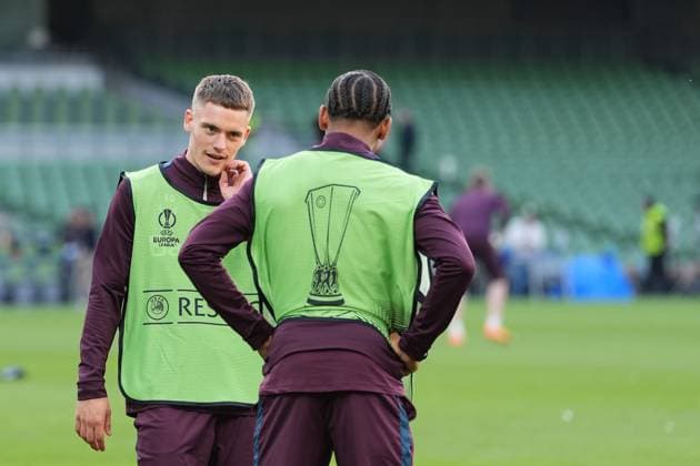 Florian Wirtz (Bayer 04 Leverkusen) talks to Amine Adli (Bayer 04 Leverkusen), Training Session - UEFA Europa League Final 2023 24, Bayer 04 Leverkusen, Dublin Arena, May 21, 2024, Dublin, Ireland.