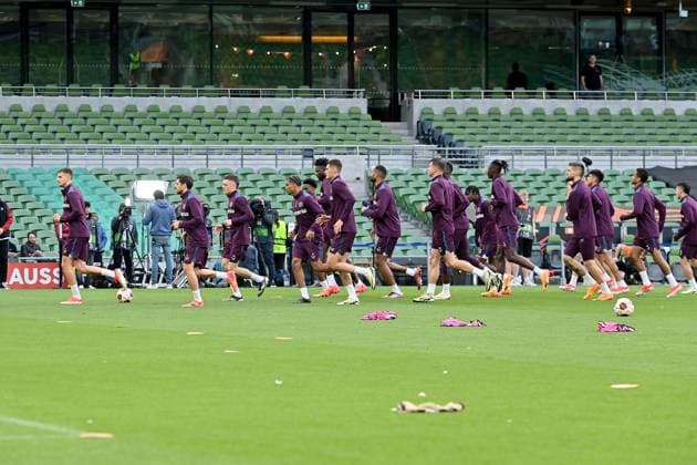 21 05 2024, xjrdrx, Football UEFA Europa League Final 2024, Bayer 04 Leverkusen Press Conference Training emspor, v l Warm-up DFL DFB REGULATIONS PROHIBIT ANY USE OF PHOTOGRAPHS as IMAGE SEQUENCES and or QUASI VIDEO Dublin