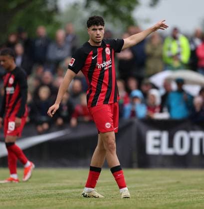21 05 2024, Football Test Match, FC Alsbach Eintracht Frankfurt, emonline, emspor, v l , Nacho Ferri Eintracht Frankfurt gives instructions, gesticulates, gesticulate with arms gives instructions, gesticulate DFL DFB REGULATIONS PROHIBIT ANY USE OF PHOTOGRAPHS AS IMAGE SEQUENCES AND OR QUASI VIDEO xdcx Copyright: HMBxMedia