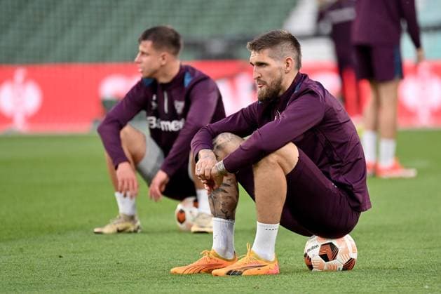 21 05 2024, xjrdrx, Football UEFA Europa League Final 2024, Bayer 04 Leverkusen Press Conference Training emspor, v l Robert Andrich Bayer Leverkusen DFL DFB REGULATIONS PROHIBIT ANY USE OF PHOTOGRAPHS as IMAGE SEQUENCES and or QUASI VIDEO Dublin