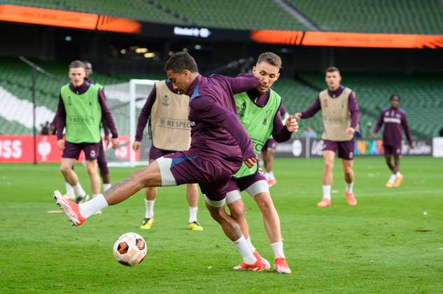 v l ARTHUR LEV , Alejandro GRIMALDO LEV , action, duel, final training Bayer 04 Leverkusen LEV before the Football Europa League Final 2024, Atalanta Bergamo AB Bayer 04 Leverkusen LEV , on 21 05 2024 in Dublin Ireland UEFA regulations prohibit any use of photographs as image sequences and or quasi video Â