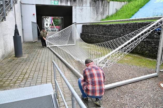 GER, UEFA European Championship 2024, Slovenian Base Camp Wuppertal 20 04 2023,Wuppertal ,Stadion am Zoo, GER, UEFA European Championship 2024, Slovenian Base Camp Wuppertal in the picture the soccer goals are re-equipped with the corresponding nets according to UEFA NordphotoxGmbHx xFreund nph00018