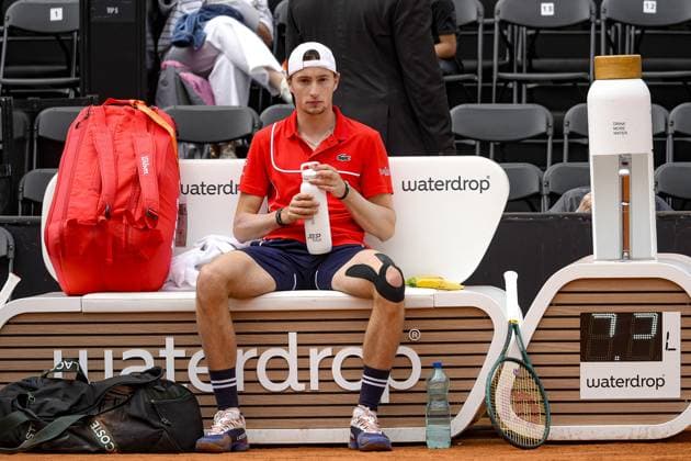 Le joueur de tennis Ugo HUMBERT (FRA) lors du tournoi de l Open Parc Auvergne RhÃ ne-Alpes Ã Lyon le 22 05 2024. TENNIS : Open Parc Auvergne RhÃ ne-Alpes - Lyon - 22 05 2024 SandrineThesillat Panoramic 