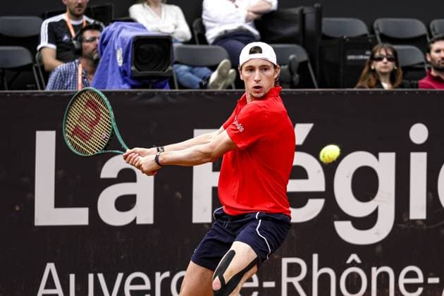 Le joueur de tennis Ugo HUMBERT (FRA) lors du tournoi de l Open Parc Auvergne RhÃ ne-Alpes Ã Lyon le 22 05 2024. TENNIS : Open Parc Auvergne RhÃ ne-Alpes - Lyon - 22 05 2024 SandrineThesillat Panoramic 