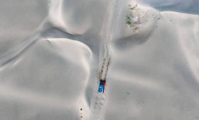 Sport Themen der Woche KW21 Sport Bilder des Tages (240522) -- KASHGAR, May 22, 2024 -- An aerial drone photo taken on May 22, 2024 shows that driver Li Changbin of China and his pilot Feng Congbiao of China compete during the second stage at the 2024 Taklimakan Rally in Kashgar, China s northwestern Xinjiang Uygur Autonomous Region. ) (SP)CHINA-XINJIANG-KASHGAR-TAKLIMAKAN RALLY-SECOND STAGE (CN) ChenxShuo 