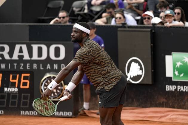 Le joueur de tennis Frances TIAFOE (USA) lors du tournoi de l Open Parc Auvergne RhÃ ne-Alpes Ã Lyon le 22 05 2024. TENNIS : Open Parc Auvergne RhÃ ne-Alpes - Lyon - 22 05 2024 SandrineThesillat Panoramic 