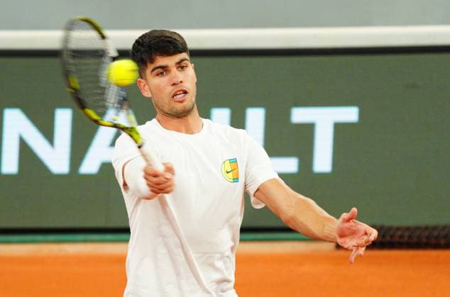 Carlos Alcaraz practices on Philippe Chatrier Court French Open Tennis, Wednesday Practice and Qualifying, Tennis, Roland Garros, Paris, France - 22 May 2024  Copyright: xJavierxGarcia Shutterstockx 14496075bf