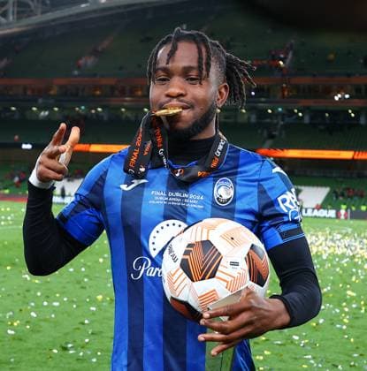 Sport Bilder des Tages Sport Bilder des Tages Atalanta BC v Bayer Leverkusen UEFA Europa League Ademola Lookman of Atalanta BC with the winner s medal and the match ball after scoring a hat trick during the UEFA Europa League Final between Atalanta BC and Bayer Leverkusen at the Aviva Stadium, Dublin Copyright: xYannisxHalasx FIL-20179-0089 UK Newspapers OUT
