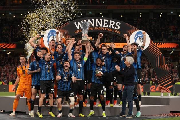 Dublin, Ireland, 22nd May 2024. Atalanta BC players and staff celebrate with the trophy following the 3-0 victory in the UEFA Europa League match at the Aviva Stadium, Dublin. Picture credit should read: Jonathan Moscrop Sportimage EDITORIAL USE ONLY. No use with unauthorised audio, video, data, fixture lists, club league logos or live services. Online in-match use limited to 120 images, no video emulation. No use in betting, games or single club league player publications. SPI-3164-0023