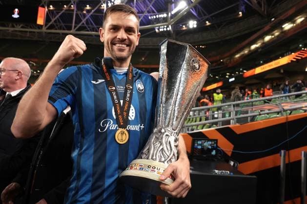 Dublin, Ireland, 22nd May 2024. Rafael Toloi of Atalanta celebrates with the trophy following the 3-0 victory in the UEFA Europa League match at the Aviva Stadium, Dublin. Picture credit should read: Jonathan Moscrop Sportimage EDITORIAL USE ONLY. No use with unauthorised audio, video, data, fixture lists, club league logos or live services. Online in-match use limited to 120 images, no video emulation. No use in betting, games or single club league player publications. SPI-3164-0029