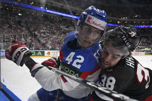 Sport Bilder des Tages Canada vs Slovakia quarter-final match of the 2024 IIHF World Championship, WM, Weltmeisterschaft in Prague, Czech Republic, on May 23, 2024. L-R Martin Fehervary (SVK), Brandon Hagel (CAN). (CTKxPhoto MichalxKamaryt) CTKPhotoP2024052307098  CTKPhotoP2024052307098