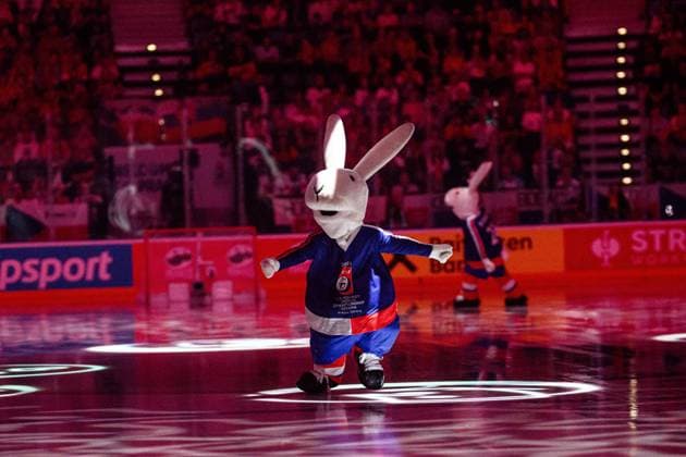 PRAGUE, CZECH REPUBLIC - 23 MAY, 2024:Mascot Bob. The game of IIHF 2024 Ice hockey, Eishockey World Championship, WM, Weltmeisterschaft Canada vs Slovakia at O2 Arena  Copyright: xVITALIIxKLIUIEVx