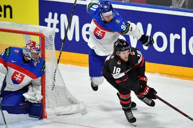 May 23, 2024, Prague, Czech Republic: DAWSON MERCER (18) of Canada in action with MATUS SUKEL (91) of Slovakia during the 2024 IIHF Ice hockey, Eishockey World Championship, WM, Weltmeisterschaft quarter-final match between Canada v Slovakia at the O2 arena in Prague, Czech Republic, May 23, 2024. Prague Czech Republic - ZUMAr156 20240523_aap_r156_008 Copyright: xSlavekxRutax
