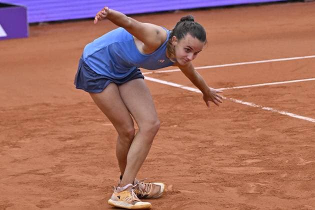 Sport Bilder des Tages Tennis - Internationaux de Strasbourg - Clara Burel - France TENNIS - Internationaux de Strasbourg - 23 05 2024 ChrysleneCaillaud Panoramic 