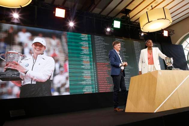 Tirage au sort des Internationaux de France de Tennis de Roland Garro Marie-JosÃ PÃ rec effectue le tirage sous l?oeil vigilant de Remy Azemar (le Â« Juge Â») - Tirage au sort des Internationaux de France de Tennis de Roland Garros 2024 Ã Paris le 23 mai 2024. Bertrand Rindoff Bestimage Draw for the 2024 French Open Tennis Championships at Roland Garros in Paris on May 23, 2024. France  Copyright: xBERTRANDxRINDOFFxPETROFFx xBESTIMAGExBERTRANDxRINDOFFxPETROFFx xBESTIMAGEx