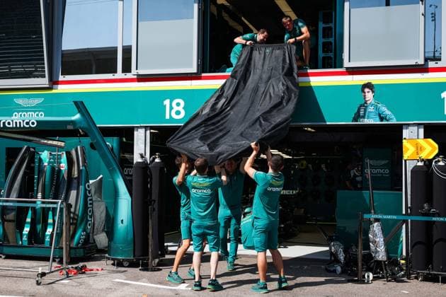 Aston Martin F1 Team mechanics carrying a floor on the top of the garage during the Formula 1 Grand Prix de Monaco 2024, 8th round of the 2024 Formula One World Championship, WM, Weltmeisterschaft from May 23 to 26, 2024 on the Circuit de Monaco, in Monaco - F1 - MONACO GRAND PRIX 2024 DPPI Panoramic  240524_R08_MONACO_DP_FG008161