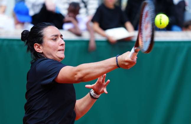 Ons Jabeur practices French Open Tennis, Friday Practice and Qualifying, Tennis, Roland Garros, Paris, France - 24 May 2024  Copyright: xJavierxGarcia Shutterstockx 14496645as