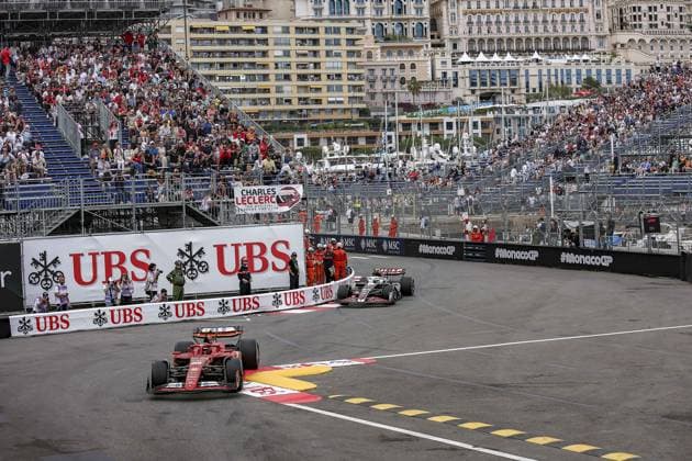 55 SAINZ Carlos (spa), Scuderia Ferrari SF-24, action during the Formula 1 Grand Prix de Monaco 2024, 8th round of the 2024 Formula One World Championship, WM, Weltmeisterschaft from May 23 to 26, 2024 on the Circuit de Monaco, in Monaco - F1 - MONACO GRAND PRIX 2024 DPPI Panoramic  240524_R08_MONACO_DP_EA027774