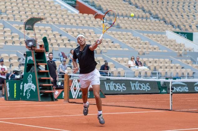(240524) -- PARIS, May 24, 2024 -- Rafael Nadal of Spain returns the ball during a training session at Roland Garros, Paris, France, May 24, 2024. ) (SP)FRANCE-PARIS-TENNIS-FRENCH OPEN-PRACTICE-NADAL MengxDingbo 