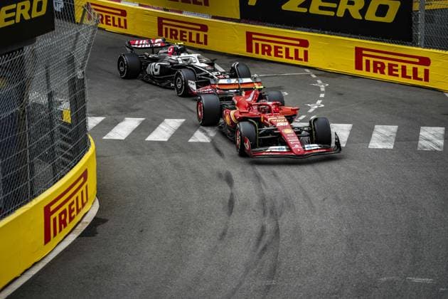 55 SAINZ Carlos (spa), Scuderia Ferrari SF-24, action during the Formula 1 Grand Prix de Monaco 2024, 8th round of the 2024 Formula One World Championship, WM, Weltmeisterschaft from May 23 to 26, 2024 on the Circuit de Monaco, in Monaco - F1 - MONACO GRAND PRIX 2024 DPPI Panoramic  240524_R08_MONACO_DP_240524_R08_MONACO_DP_DSC02030