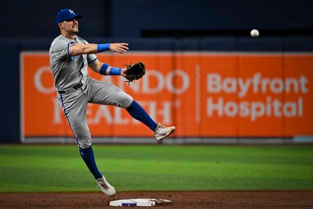MLB, Baseball Herren, USA Boston Kansas City Royals At Tampa Bay Rays Michael Massey of the Kansas City Royals is throwing to first base against the Tampa Bay Rays at Tropicana Field in St. Petersburg, Florida, on May 24, 2024. St Petersburg Florida United States  Copyright: xMiguelxRodriguezx originalFilename:rodriguezcarrilo-mlbkansa240524_npl9s.jpg