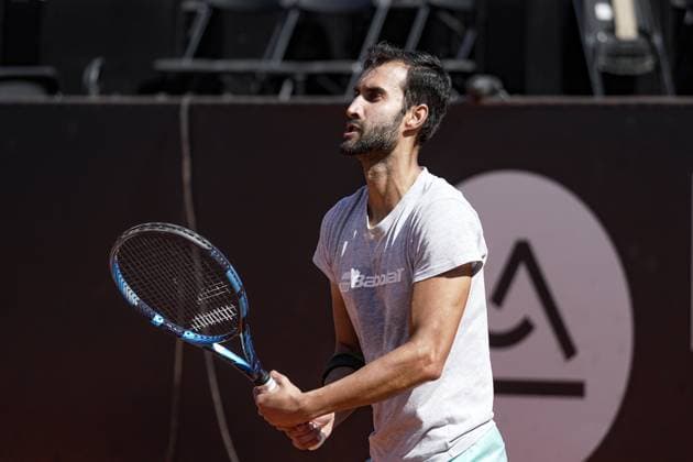 Le joueur de tennis indien Yuki BHAMBRI Ã l Ã chauffement avant la finale du double lors du tournoi de l Open Parc Auvergne RhÃ ne-Alpes Ã Lyon le 25 05 2024. TENNIS : Open Parc - Lyon - 25 05 2024 SandrineThesillat Panoramic 