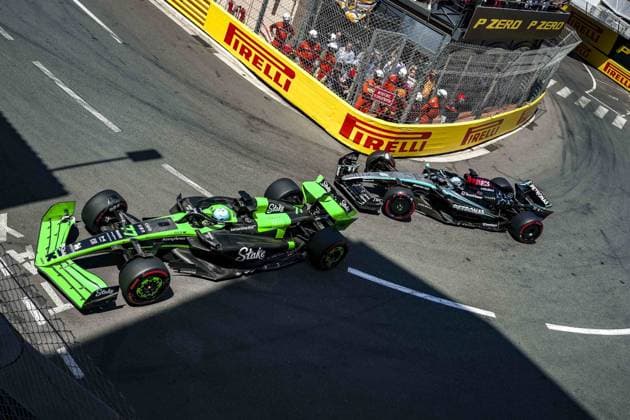 77 BOTTAS Valtteri (fin), Stake F1 Team Kick Sauber C44, crash, accident, 63 RUSSELL George (gbr), Mercedes AMG F1 Team W15, action during the Formula 1 Grand Prix de Monaco 2024, 8th round of the 2024 Formula One World Championship, WM, Weltmeisterschaft from May 23 to 26, 2024 on the Circuit de Monaco, in Monaco - F1 - MONACO GRAND PRIX 2024 DPPI Panoramic  240525_R08_MONACO_DP_DSC08017