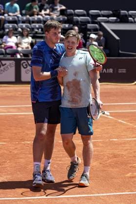 Harri HELIOVAARA (FIN) et Henry PATTEN (GBR) remportent la finale du double lors du tournoi de l Open Parc Auvergne RhÃ ne-Alpes Ã Lyon le 25 05 2024. TENNIS : Open Parc - Lyon - 25 05 2024 SandrineThesillat Panoramic 